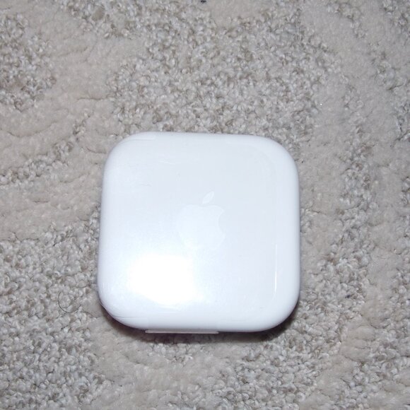 Apple Earbuds Genuine 3.5mm Plug Wired With Case New Sealed - Picture 3 of 4